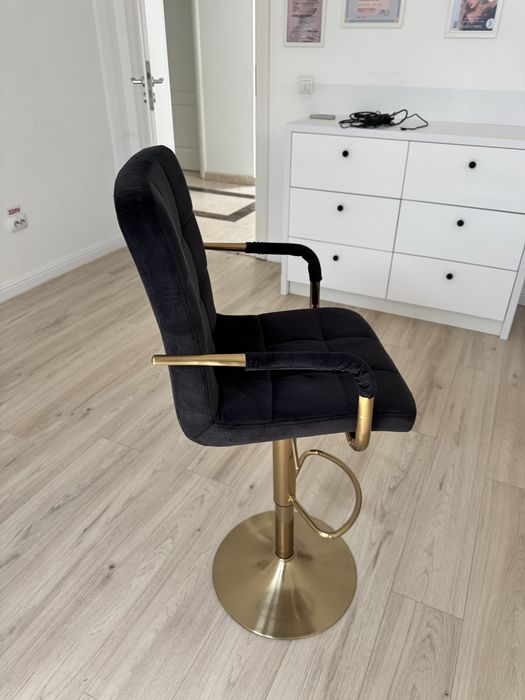 Scaun si masuta salon
