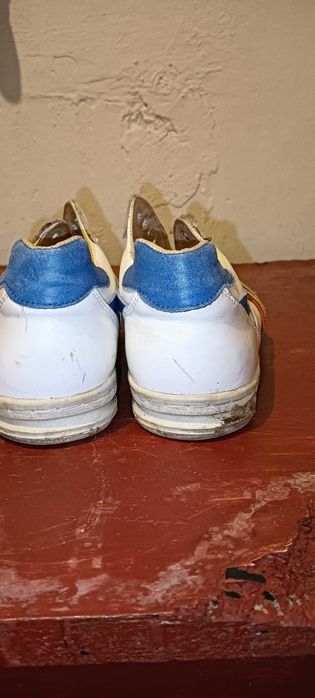 Adidași MApN din piele – albi, bandă laterală tricoloră – mărimea 28