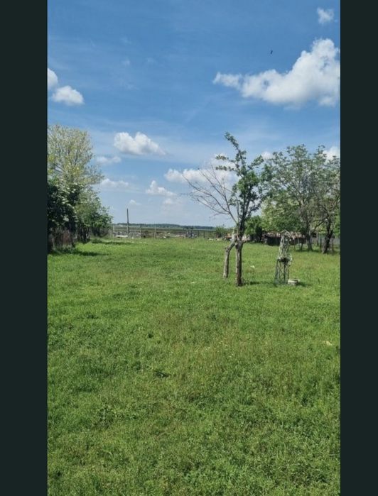 Teren intravilan 1500 mp, dublă deschidere, baltă la 100m de curte – 18.000 €