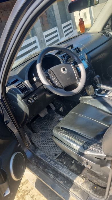 Vnd masina rexton  2,7 4x4 la buton acte la zi