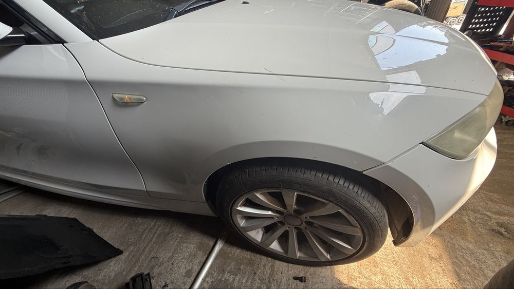 Aripa stanga dreata bmw e81 e87 alba cod culoare 300 alpine weiss