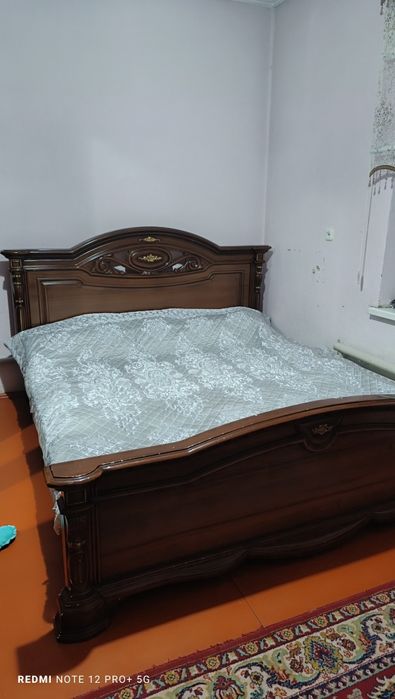 Кровать двуспальная.