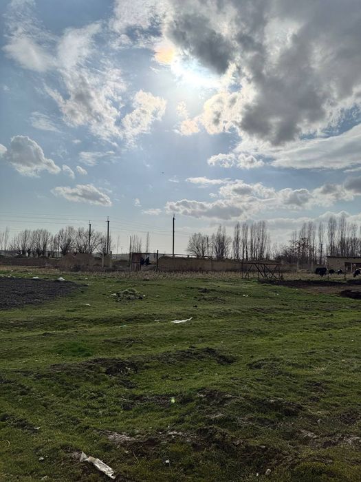 Ер сотилади  навруз мфйда турар жойдан узокро