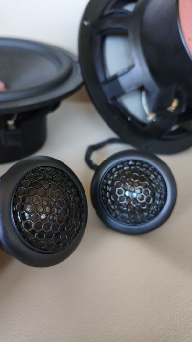 Car audio двулентова система мидбаси и пищялки