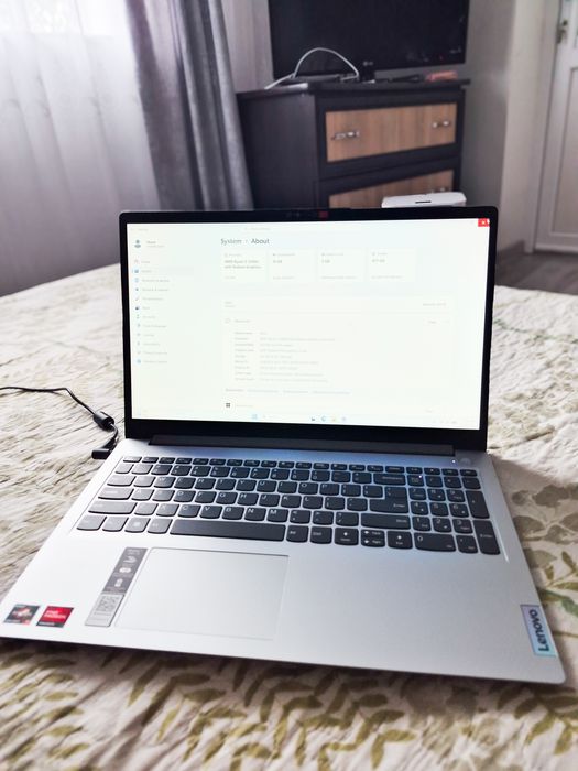 Vând laptop lenovo