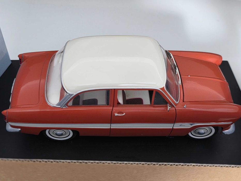 Macheta Auto 1/18 Revell Ford 12 M Streifen Taunus