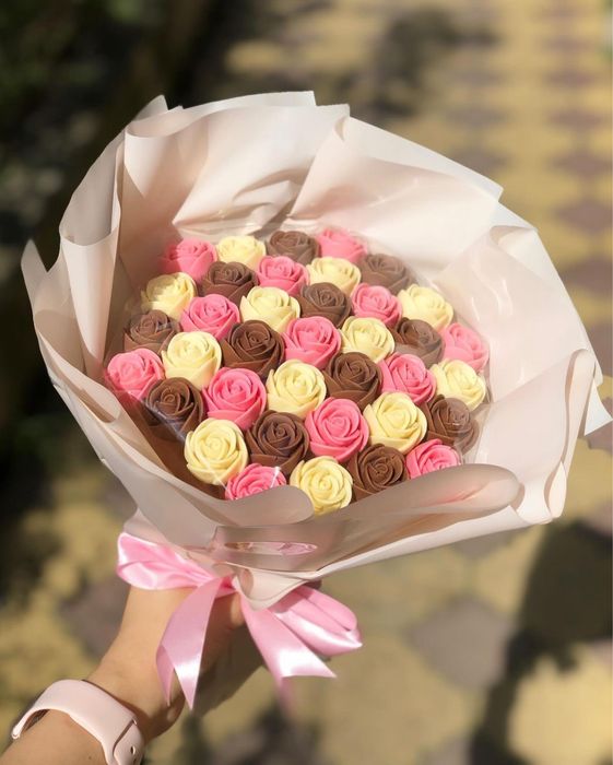 Клубника в шоколаде, цветы из шоколада