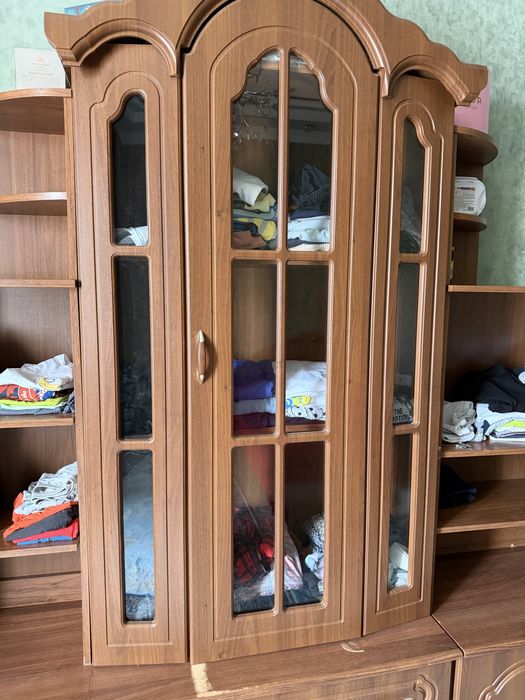 Срочно Продам стенку за шоколадку