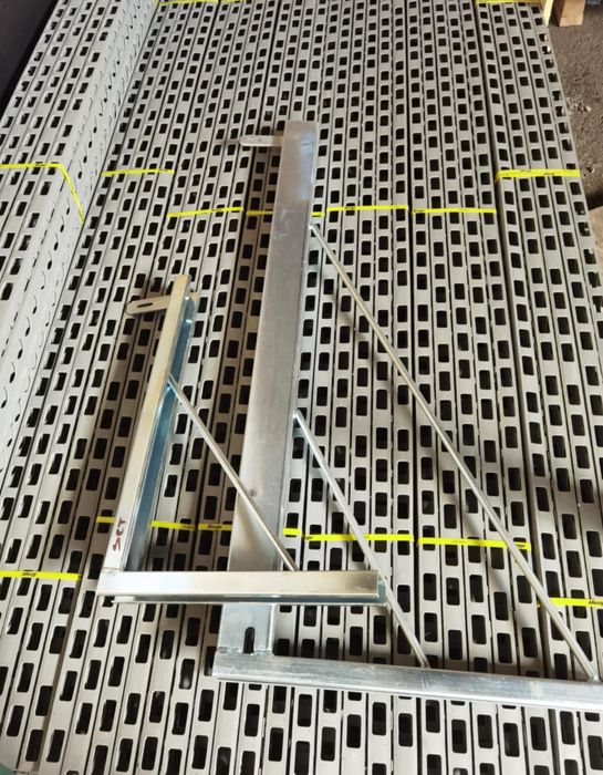 Accesorii cofraje doka Montanti, Distantieri, Lamele, Vincluri, coltar