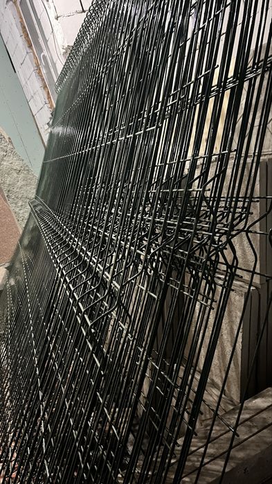 Продам сетку 2х2,5 м на забор