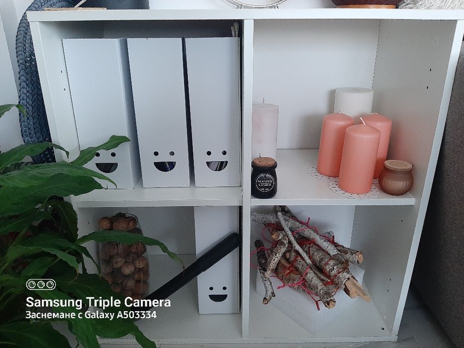 Продавам шкаф с размери 0.70см на 0.70см.