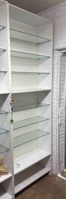 Шкаф витрина  стекляные полки