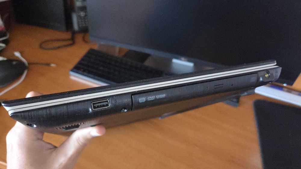 Vand laptop Acer - Baterie buna - ca nou - 15,6 inch - Geforce - SSD