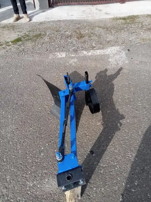 Plug reglabil pentru motocultor