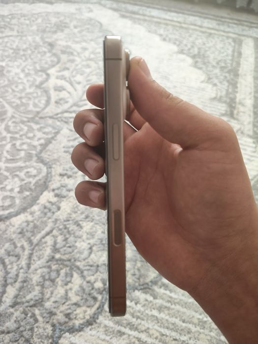 iPhone 16 pro Gold sotiladi xolati tinniq
