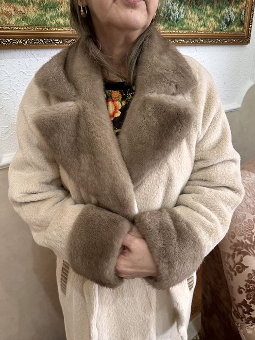 Продается пальто алькантара новая