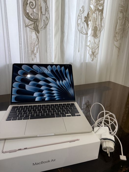 Macbook Air M2 13.6 dyum