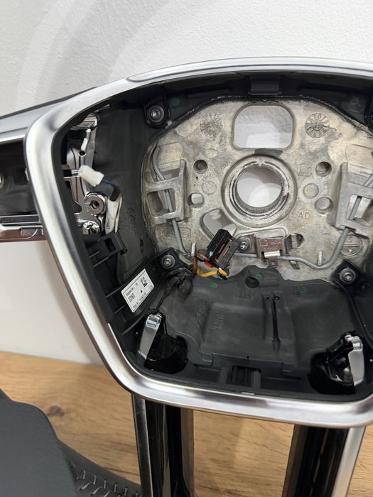 Volan OEM audi A6 C8 cu incalzire si gauri de padele