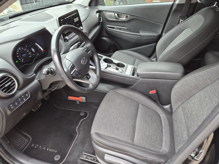 Hyundai Kona 64 kw ,450 km autonomie Bijuterie .Schimb,Variante