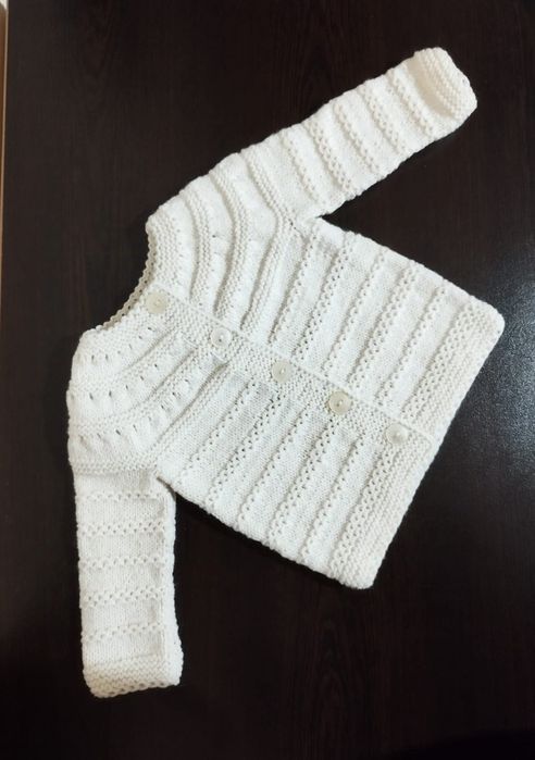 Ръчно плетени бебешки терлички и жилетки