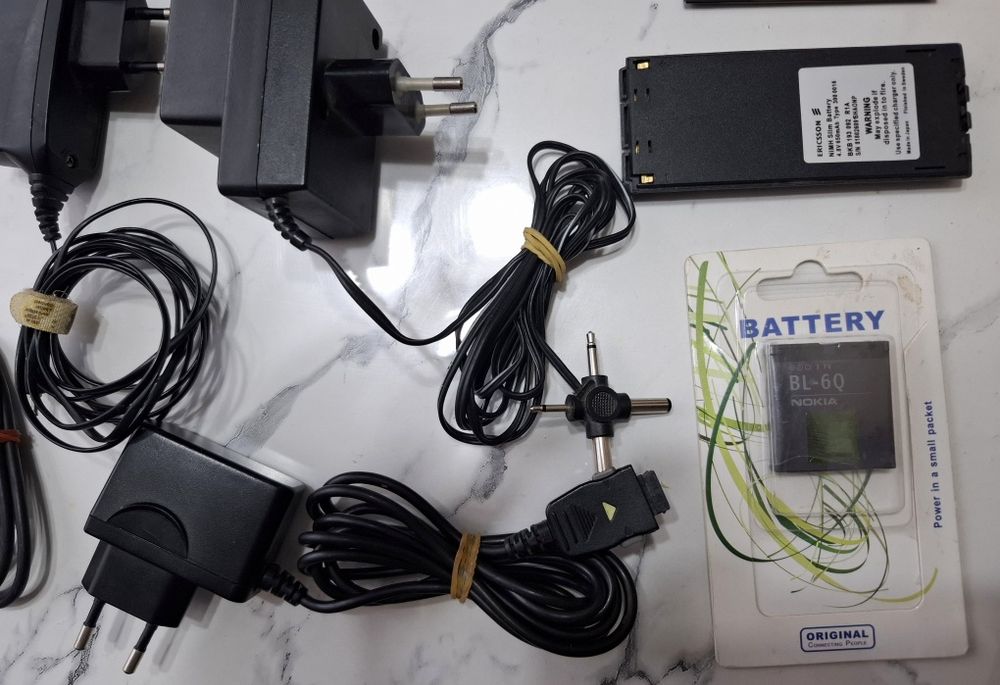 Телефоны NOKIA5800,SAMSUNG X100,Artel,на запчасти+зарядки+наушники.