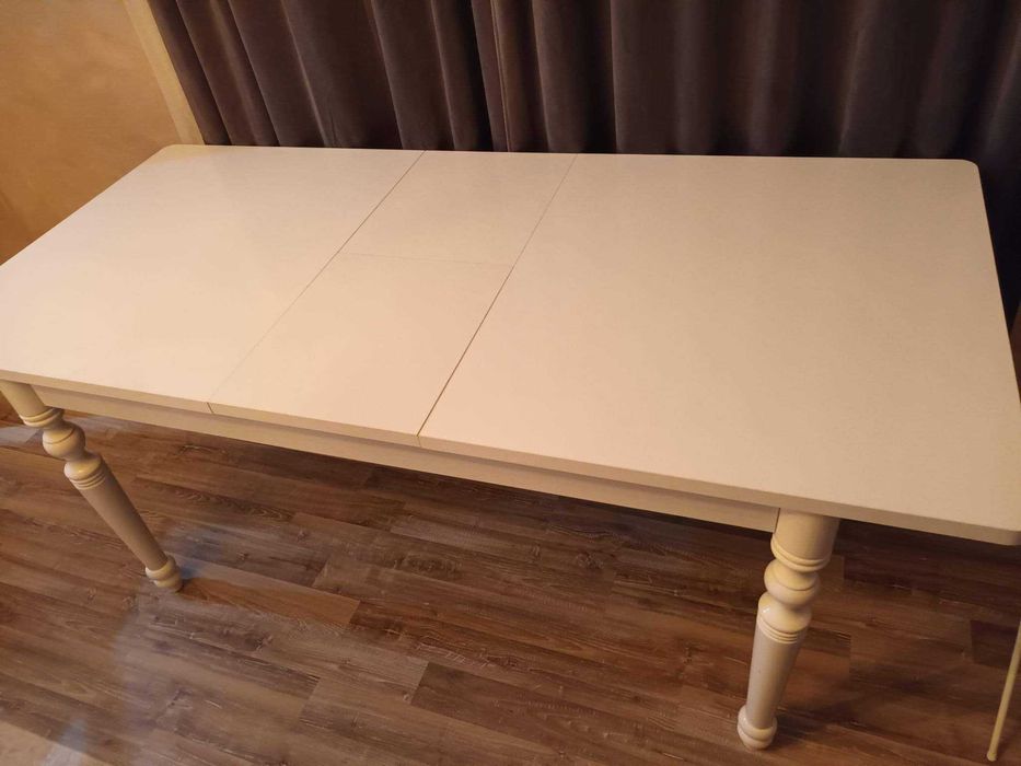 Разтегателна трапезна маса