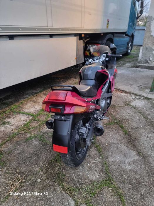 Moto Kawasaki zzr600