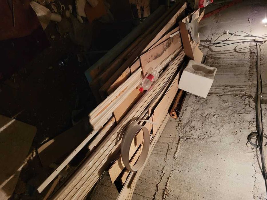 Все из подвала- банки,книги, принтер,коробки, доски и т.д