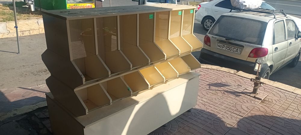 Мебель для магазинов витрина