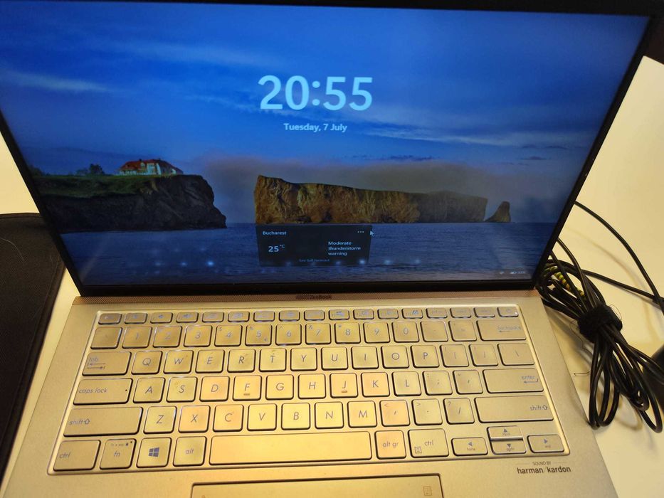 ASUS ZenBook 14 UX434FAC | i7 Gen 10 | 16GB RAM | 512GB SSD | ScreenPad | Husă + Încărcător