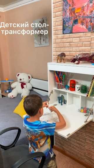 Стол детский. Детская парта.