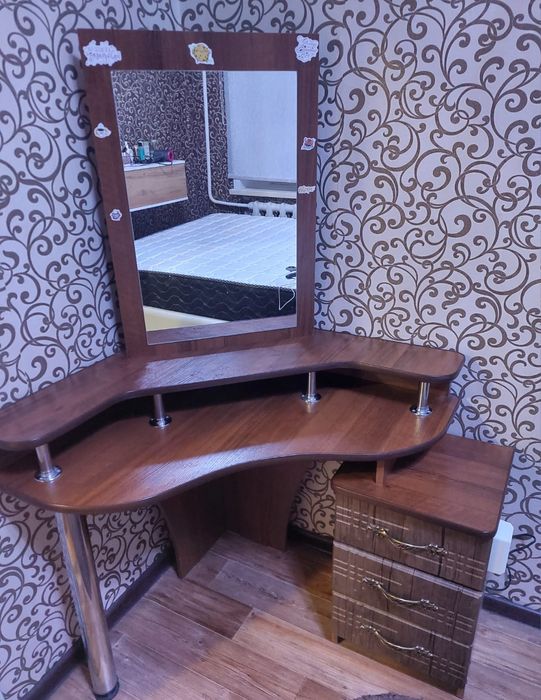 Туалетный столик угловой