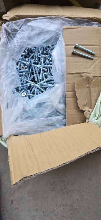 Продаются саморезы