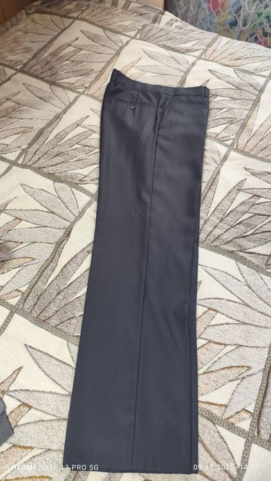 Мужские брюки без пиджака.