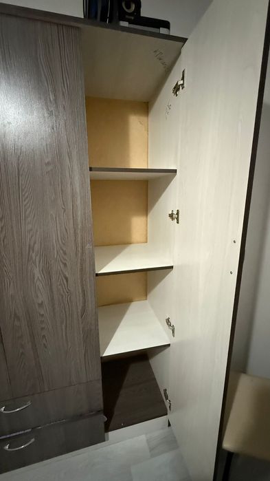 Шифонер для спальной комнаты.