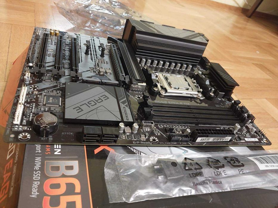 AMD Ryzen 7 7800X3D + Gigabyte B650 Eagle AX Wi-Fi 6E Rev. 1.2