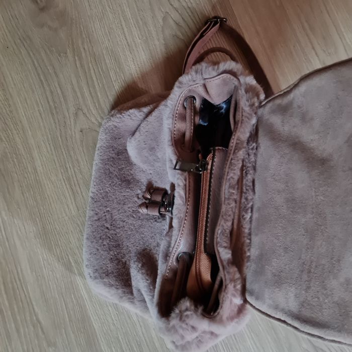 Пухкава раница в лилаво