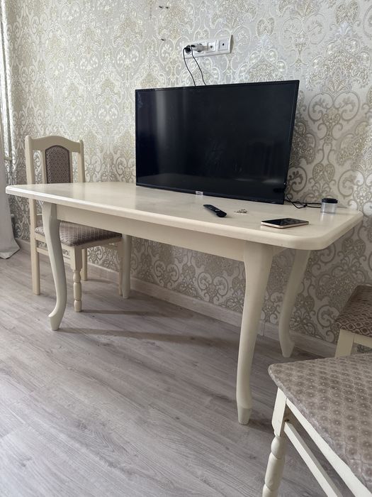 Стол со стульями