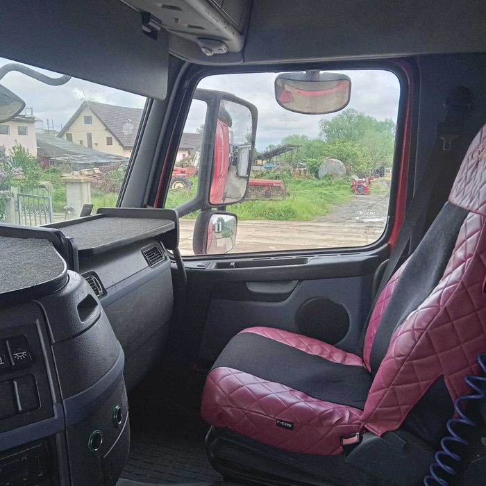 Vand 1 cap tractor+ 3 semiremorci+ 3 camionete