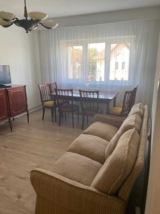 Apartament 4 camere de închiriat