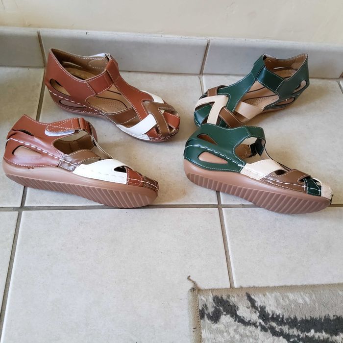 Продавам дамски сандали