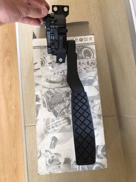 Pedala de acceleratie originala Volkswagen Touareg