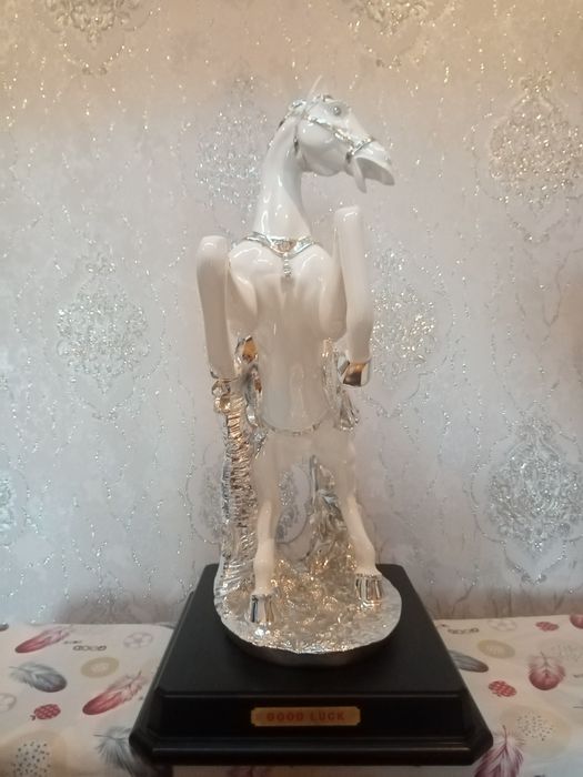 Статуэтка лошадь