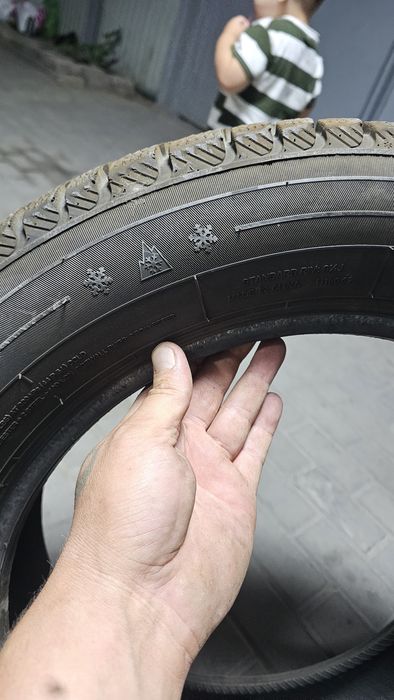 Продам резину. В отличном состоянии размер 17.