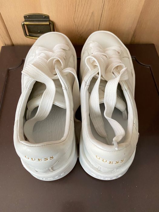 Red Valentino и Guess маратонки от естествена кожа