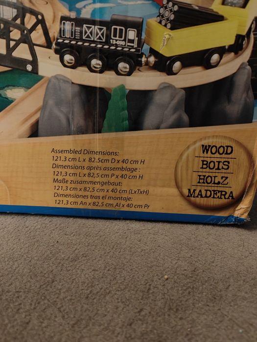 Дървен влак - писта в комплект с маса