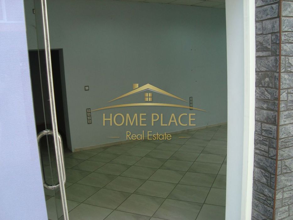 Търговско помещение с обща площ от 90м2 на партерен етаж.