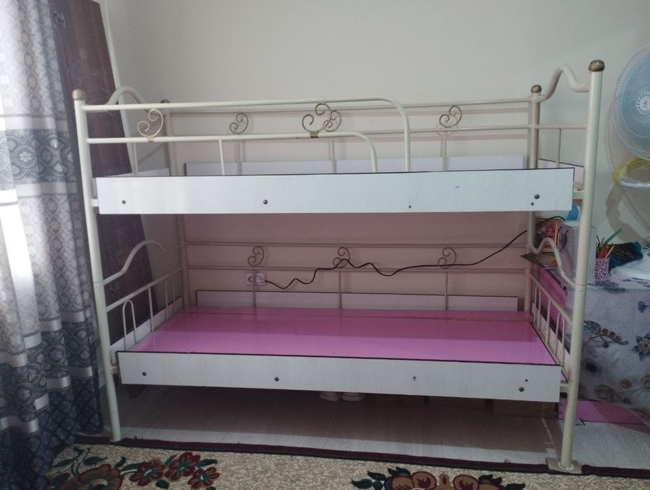 Kattalar  va bolalar uchun Kravat sotiladi