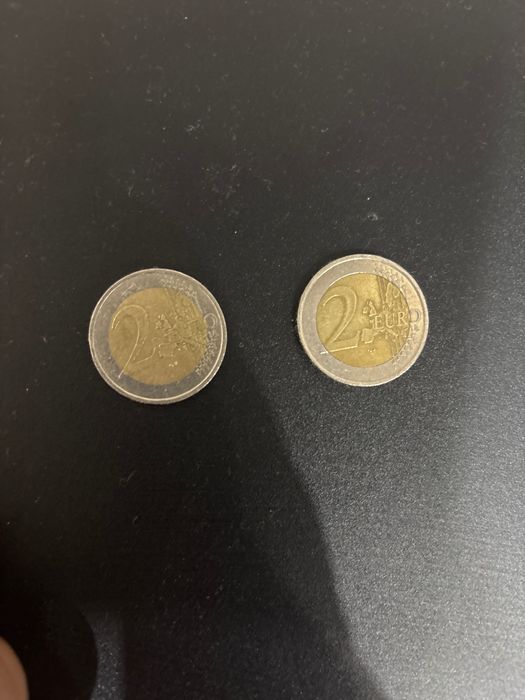 Две евро монети на дървото на живота