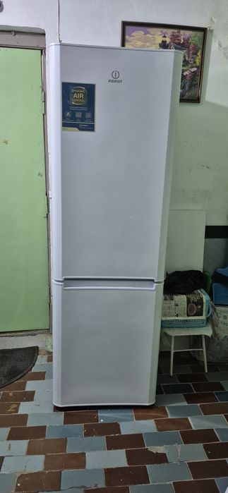 Холодильник Indesit